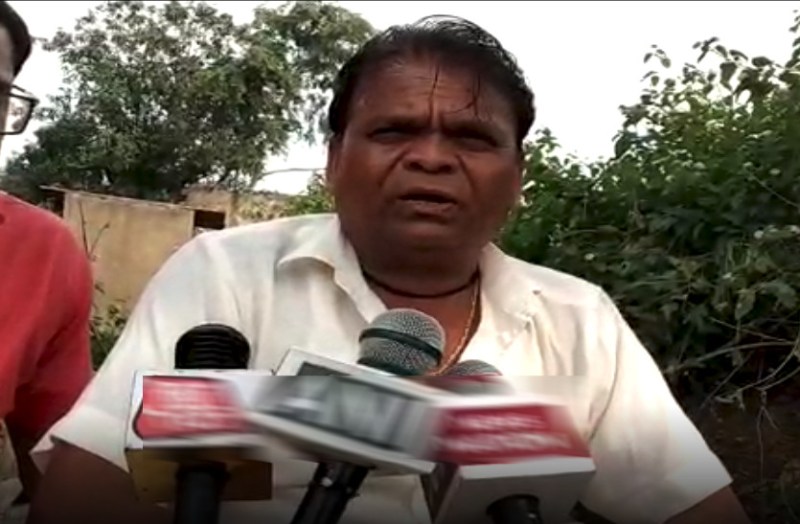 घाटोल विधायक फिर बोले- ‘कुर्ता-पायजामा पहन ले विकास अधिकारी’