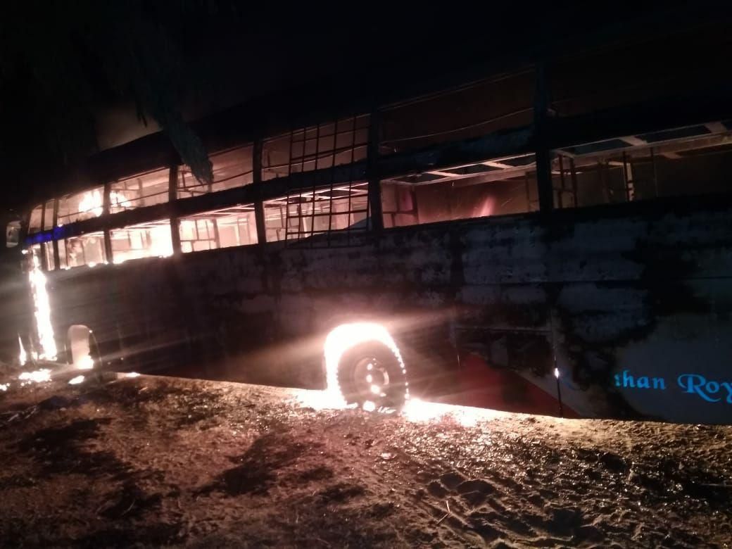 जयपुर-अजमेर राजमार्ग पर बस में आग, यात्री जिंदा जला