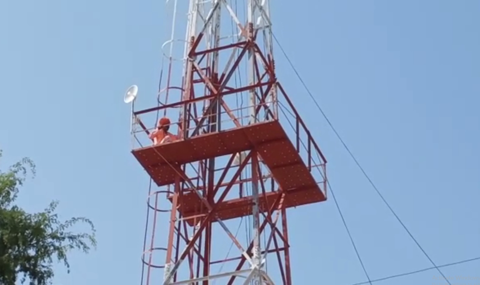 Baba climbed the wireless tower in the police station