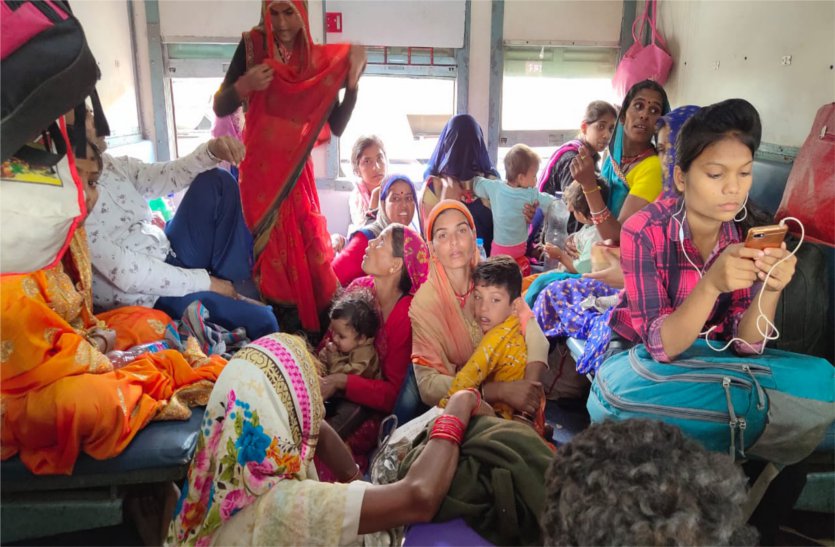 Before Diwali, no room in trains, passengers are having trouble reaching home