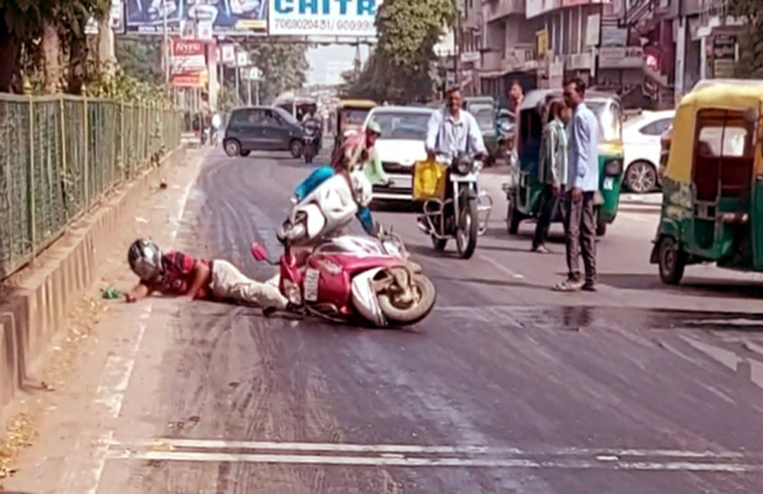 दुपहिया वाहन फिसलने से चालक घायल