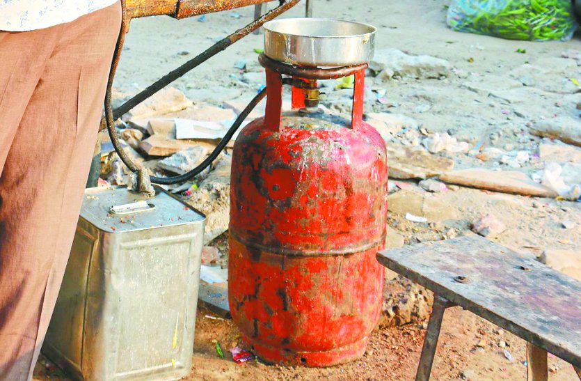 Logistics department action, six domestic gas cylinders seized