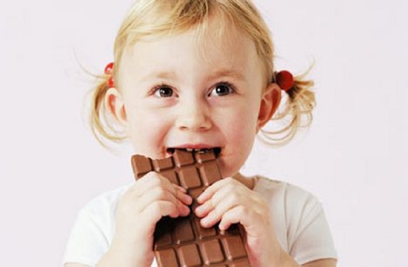 त्योहार में बच्चों को चॉकलेट की जगह फल, सूखे मेवे गिफ्ट करें