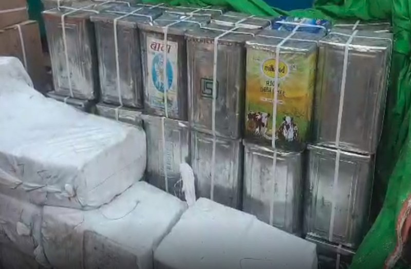 खाद्य विभाग की बड़ी कार्रवाई: 280 किलो मावा बर्फी, 800 किलो रसगुल्ले समेत अन्य मिठाइयां जब्त