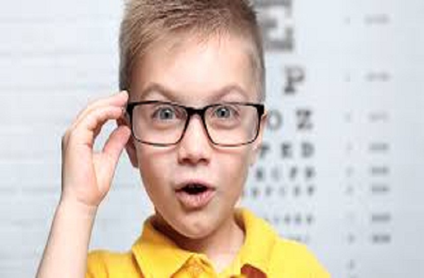 दूर न देखने से बच्चों की आंखें हो रही हैं खराब