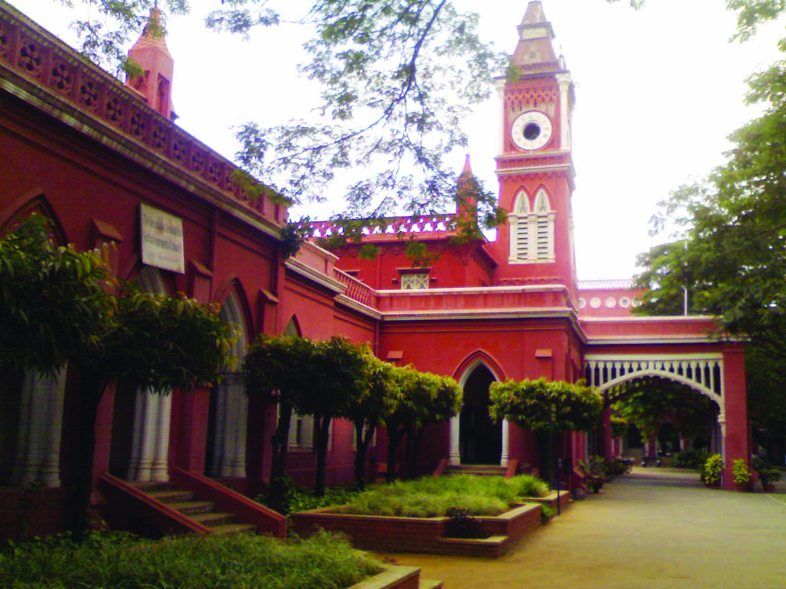 व्याख्याताओं की कमी से जूझता बेंगलूरु केंद्रीय विश्वविद्यालय