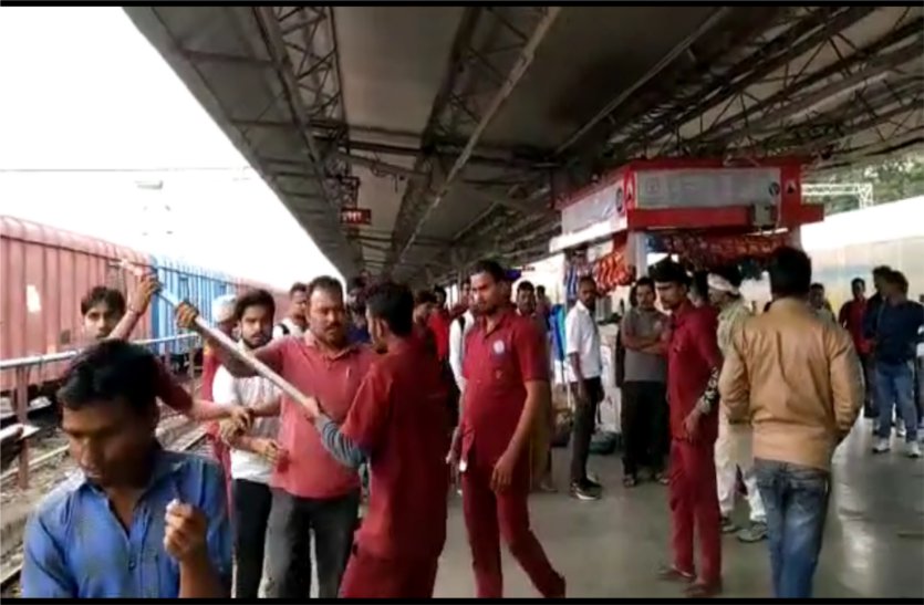 Out-of-control vendors at station, open-air platform assaulted with iron pipes
