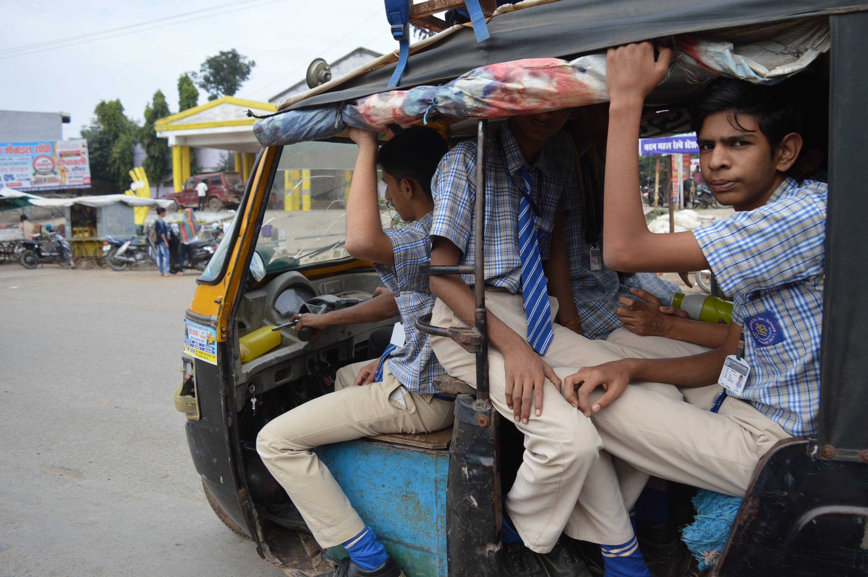 More children are being carried in auto rickshaws