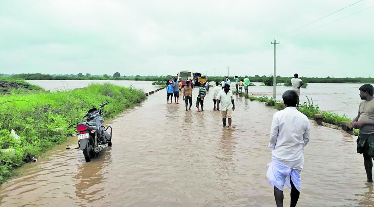 VIDEO : भारी बारिश से कई गांव बाढ़ के पानी से घिरे