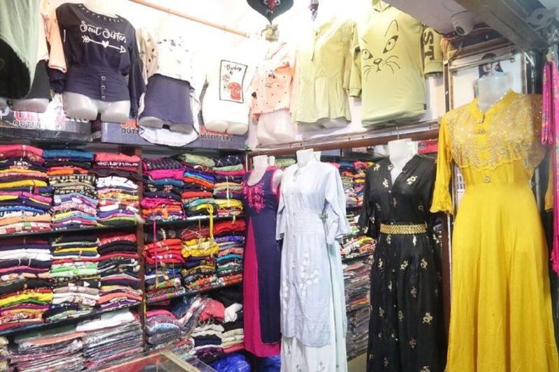 पहनावे में पारम्परिक के साथ फैशन का तड़का