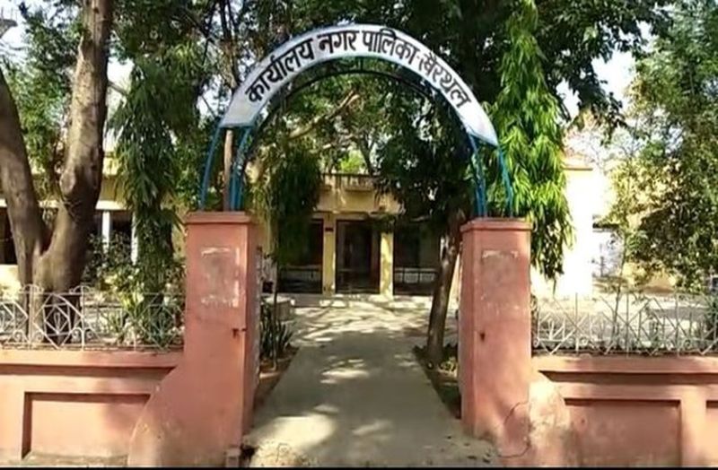 खैरथल नगर पालिका भवन की चल सम्पति की कुर्की आज