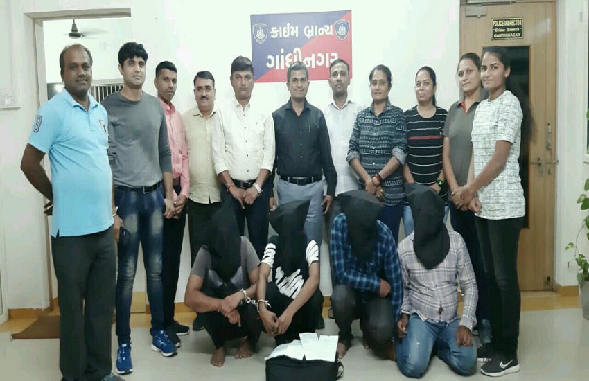 Ahmedabad News पॉकेट एप से ऑटो में बिठाकर यात्रियों को लूटने वाले गिरोह का पर्दाफाश