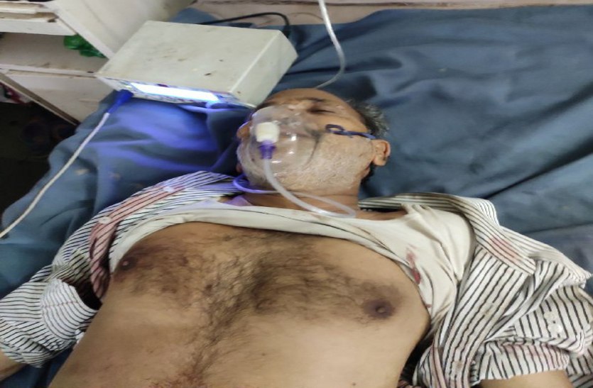 four lakh fifty thousand looted frome monim in gwalior