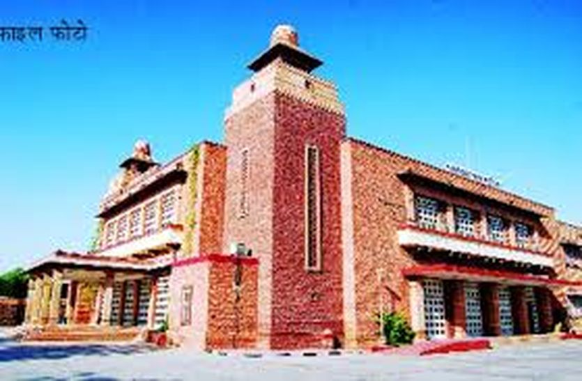 विशेषज्ञों की सलाह के बाद संवारें टाउन हॉल : कोर्ट