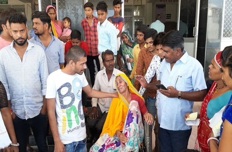 वृद्धा को झांसा देकर जेवरात थैले में रखवा ले भागी महिला ठग