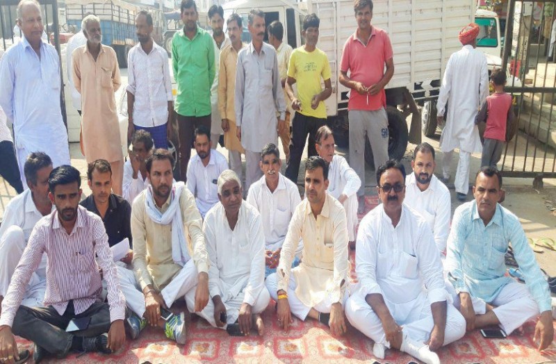 ‘बहानेबाजी से अधिकारी किसानों को उत्पीडि़त न करें’