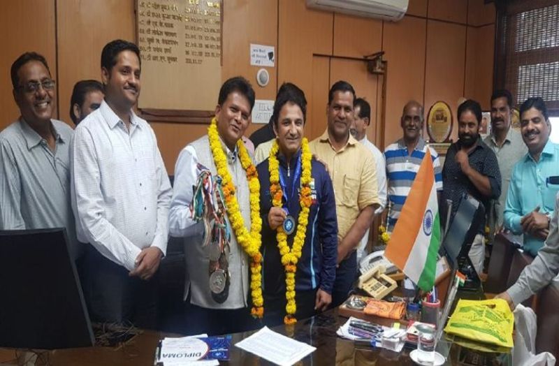 पहलवान कृपशंकर का डीआरएम ने किया सम्मान