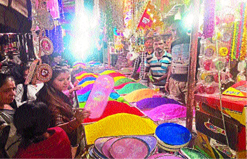 रंग-बिरंगी रंगोली से सजा बाजार