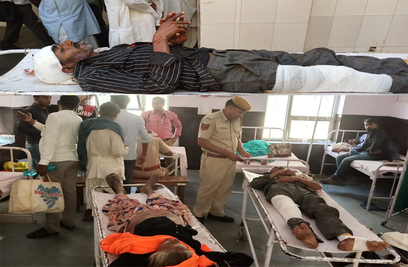 बकरी को बचाने के लिए ब्रेक लगाया तो पलट गई सवार गाड़ी, 8 जने हुए घायल, एक को किया जयपुर रैफर