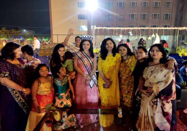 दीपावली के अवसर पर आयोजित किया गया गरबा नाईट देखें तस्वीरें 