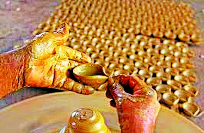 दीपावली पर बिकते हैं उम्मीदों के दीपक, कुंभकारों ने सजाए अरमान