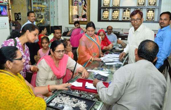 धनत्रयोदशी पर 300 करोड़ का कारोबार