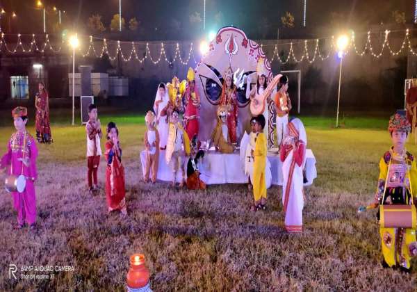 दीपावली के अवसर पर आयोजित किया गया गरबा नाईट देखें तस्वीरें 