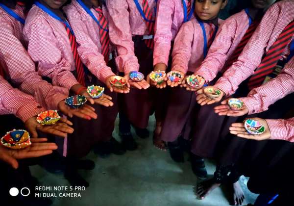 चीनी लाइट नहीं चलेगी,मेड इन इंडिया ही जलेगी देखें तस्वीरें 