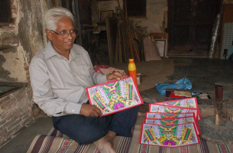 Deepawali : यहां अब भी हाथ से बनता है लक्ष्मीजी का पाना