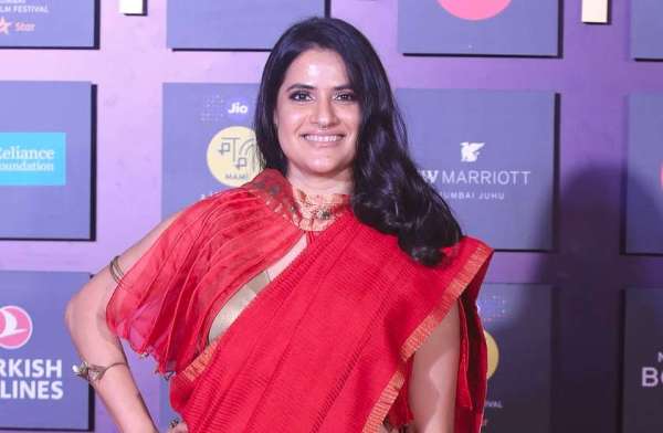 MAMI 2019: फिल्म फेस्टिवल में दीपिका से लेकर तापसी तक का दिखा ग्लैमरस अवतार, देखें खास तस्वीरें