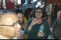 पुष्कर घूमने आई स्पेन की महिला पर्यटक का बिगड़ा दिमागी संतुलन,बीच बाजार लगाई दौड़