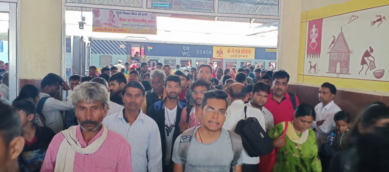 Increased crowd of passengers in Deepawali