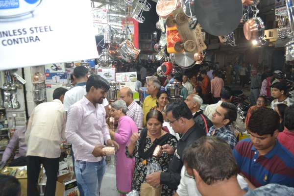 diwali 2019: सजे बाजार,ग्राहकों की भरमार,खरीद ‘शुमार’