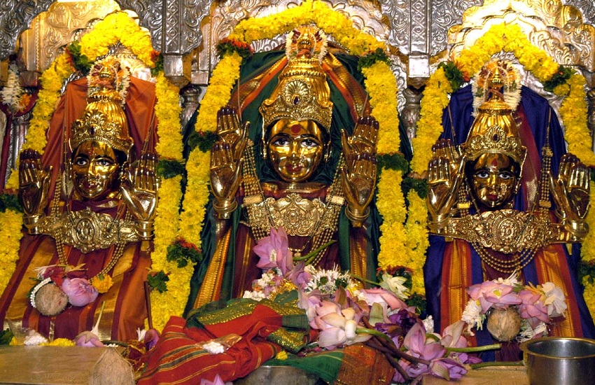 Mumbai Mahalakshmi Mandir : क्यों मुंबई के महालक्ष्मी मंदिर में उमड़ते हैं लाखों श्रद्धालु, क्या है महिमा जानें यहां