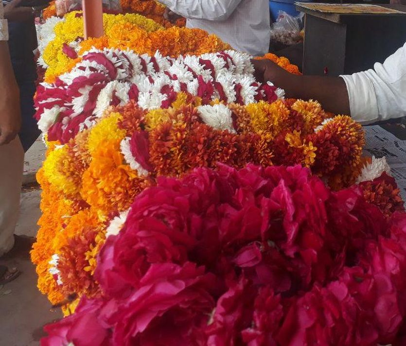 दीपोत्सव : तीन सौ क्विंटल से अधिक फूलों की हुई बिक्री