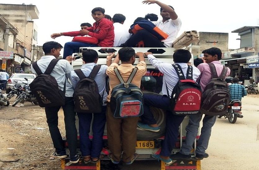 सडक़ पर धड़ल्ले से दौड़ रहे अवैध वाहन