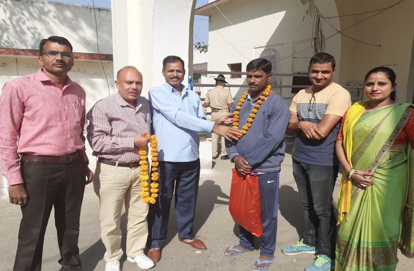 Ajmer News : ख्वाजा खान को जेल से रिहा करवा कर मनाई दीपावली