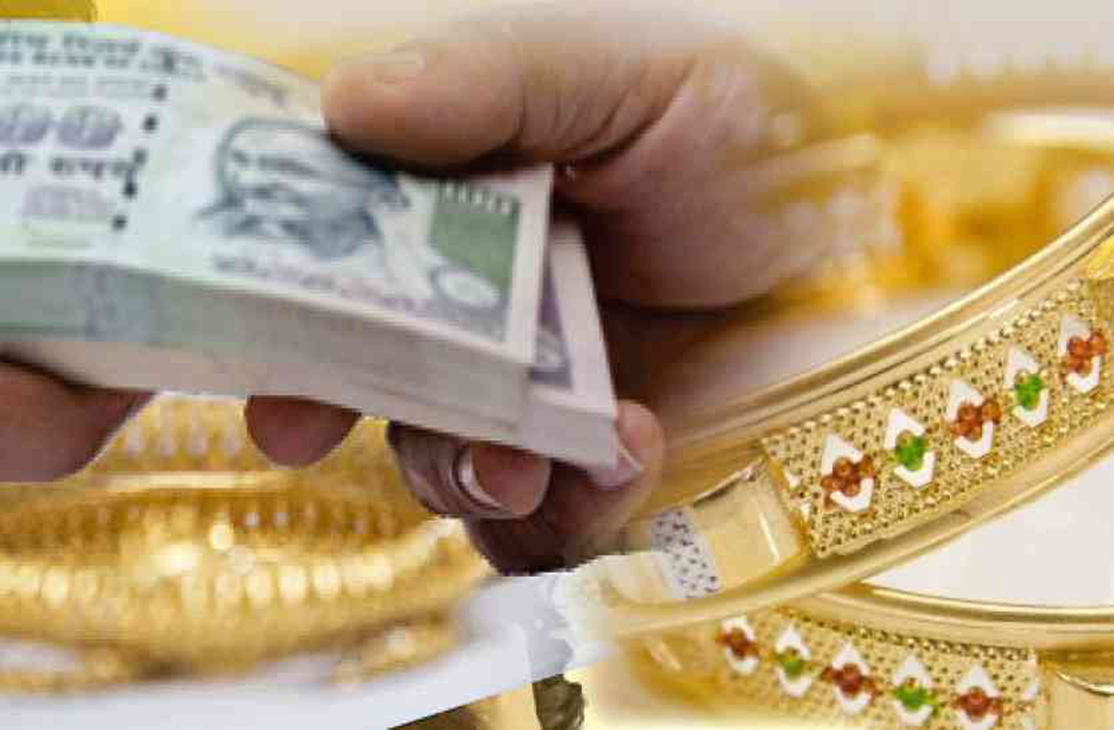 सोना बेचेंगे तो टैक्स भी देना पड़ेगा, आयकर विभाग का नोटिस