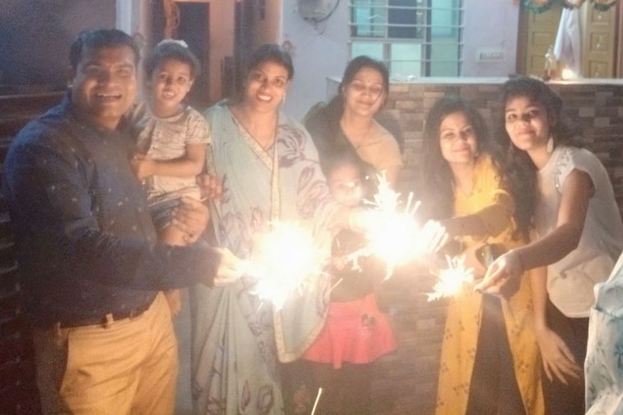 दीपोत्सव पर बिखरे आस्था व उल्लास के रंग