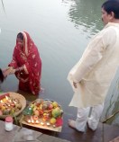 छठ पूजा में जुटी महिलाएं, तीन को होगा पारण