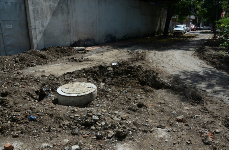 Going through these roads in Ujjain means ... trouble