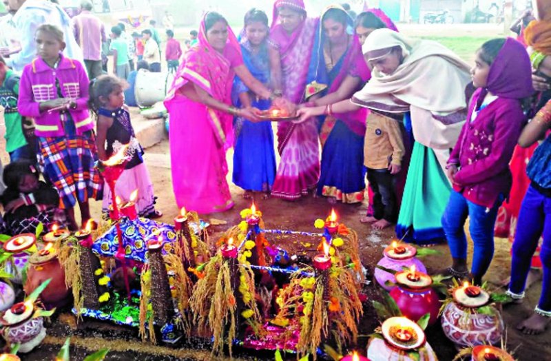 Establishment of Gaura-Gauri in the traditional way and immersion on the second day