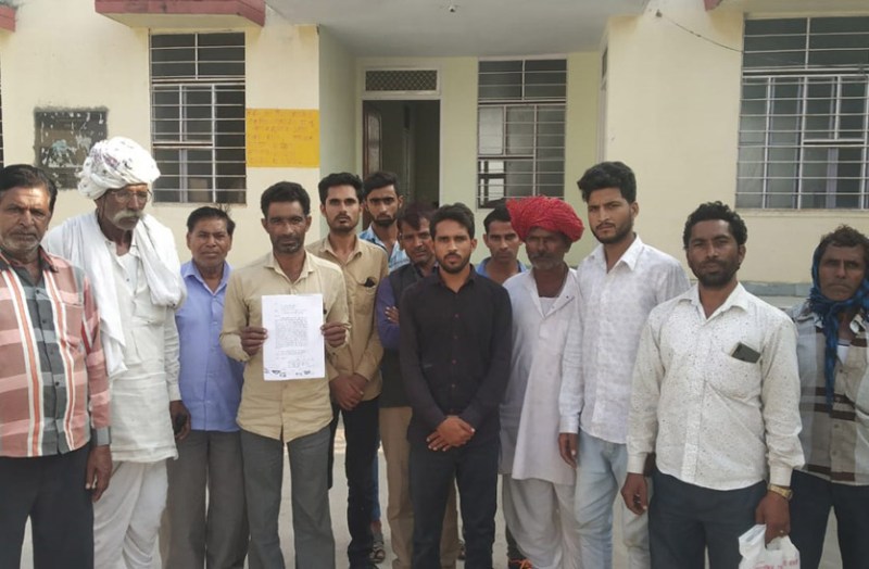 नाबालिग लडक़ी को बरामद करने की मांग, पुलिस उपधीक्षक को सौंपा ज्ञापन