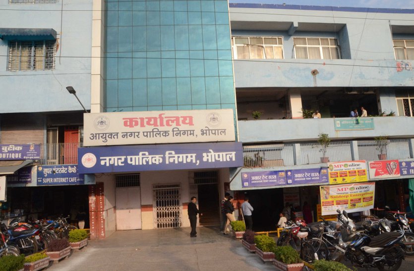 जांच के नाम पर केवल औपचारिकता, कपड़े के थैलों के जरिए रोक का दावा