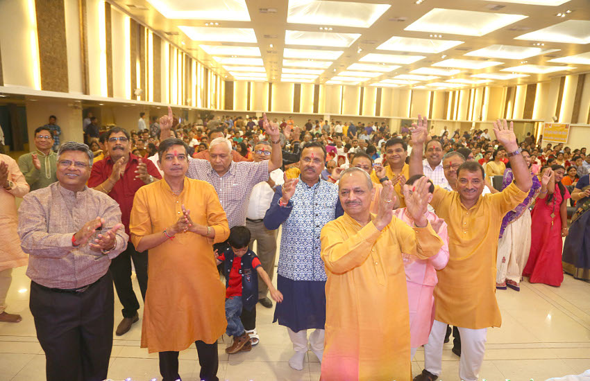 गोवर्धन पूजा पर अहमदाबाद में दिखा वृंदावन सरीखा माहौल