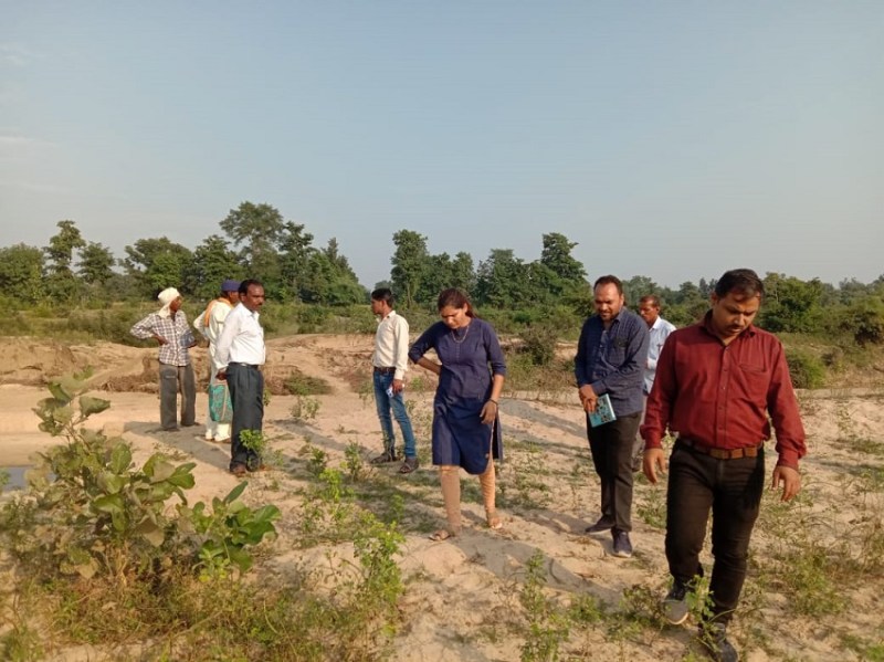 नाला किनारे लाखों की डम्प रेत पर कार्रवाई