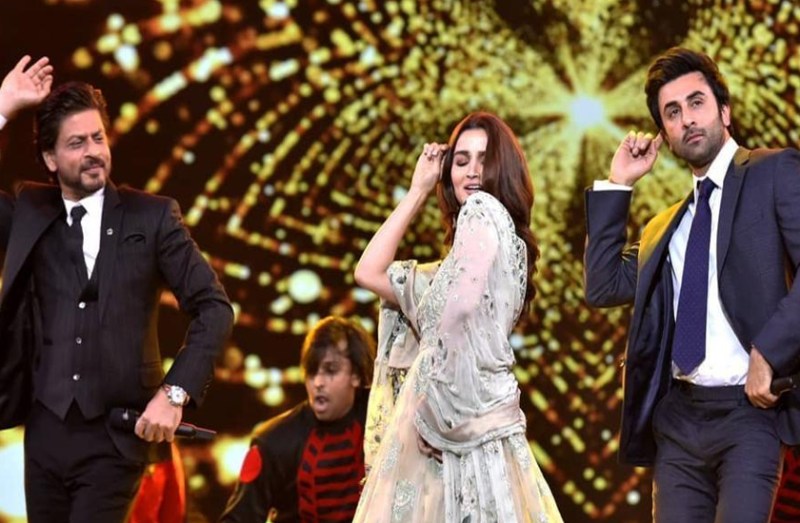 खुशखबरी! आलिया- रणबीर की 'ब्रह्मास्त्र' में हुई शाहरुख की एंट्री, खास किरदार निभाते दिखाई देंगे किंग खान