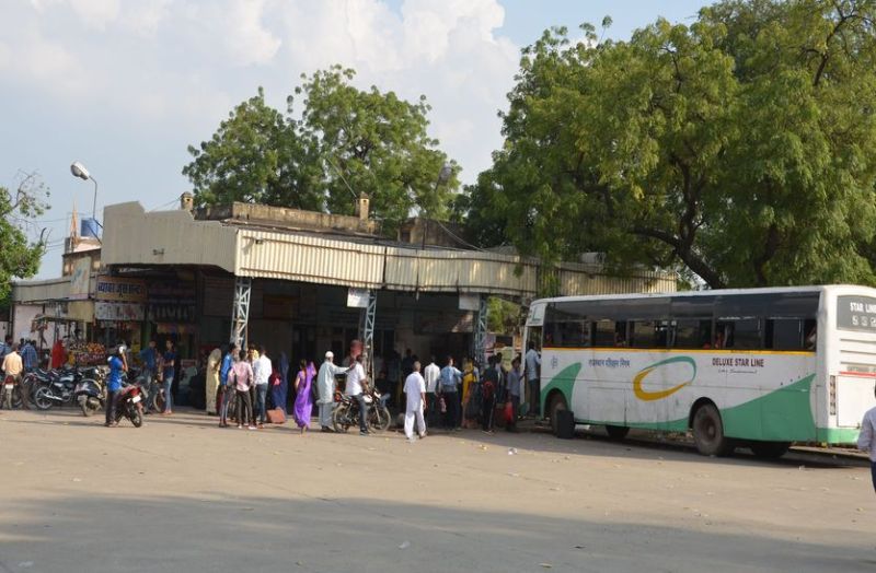 पहले से ही कम स्टाफ, तेरह चालक और हटाए, बढऩे लगा संकट