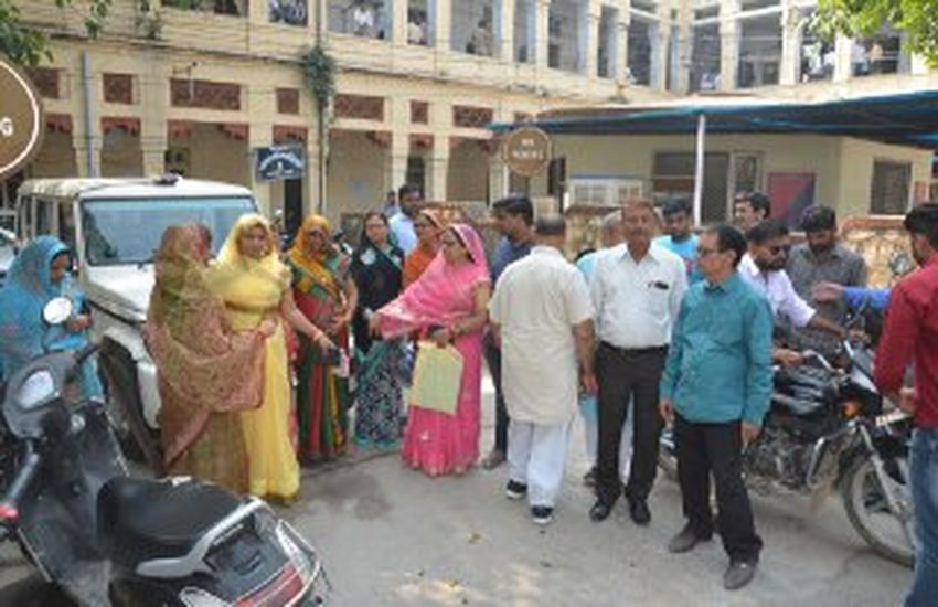 पहले दिन अलवर से दो नामांकन, भिवाड़ी, थानागाजी में एक भी पर्चा नहीं