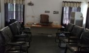 सरकारी कार्यालयों में अब भी पसरा है त्योहार का खुमार!